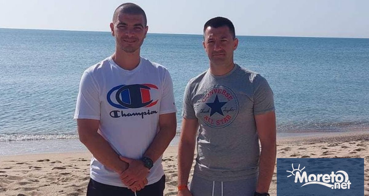 Полицай и пожарникар от Областната дирекция на МВР в Шумен