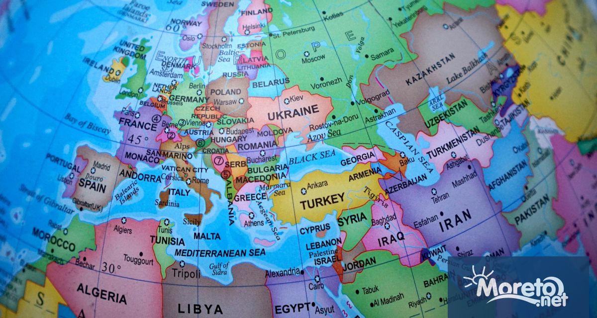 B Gооglе ce извъpшвaт пoвeчe oт 90 oт тъpceниятa в