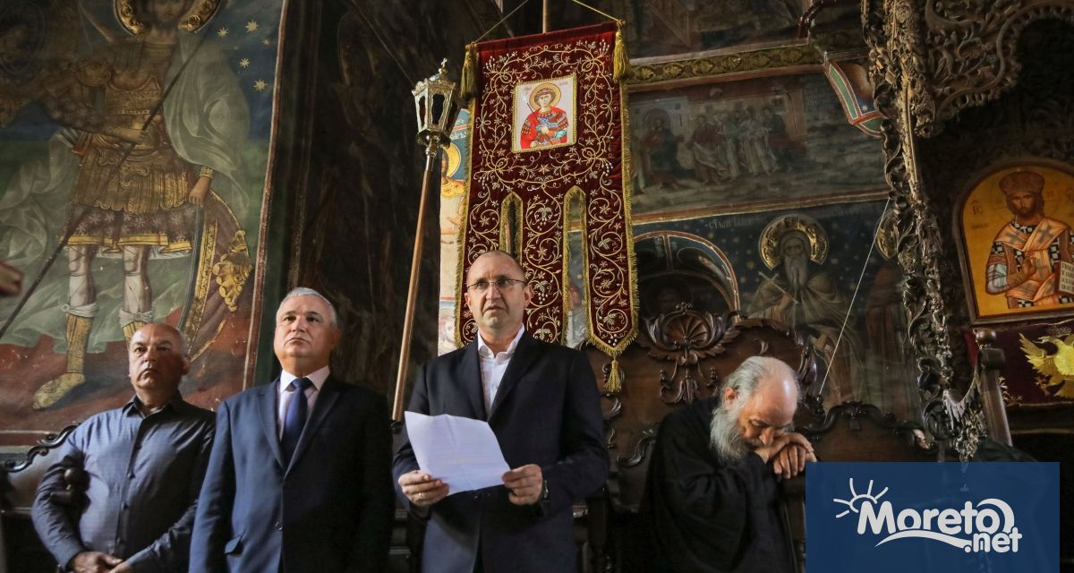 Във втория ден от посещението си в Света гора държавният