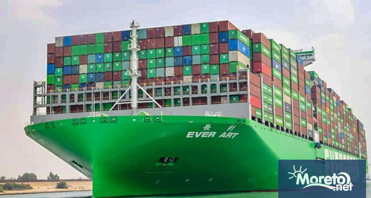Най-големият контейнеровоз в света - 221 000-тонният Евър Арт -