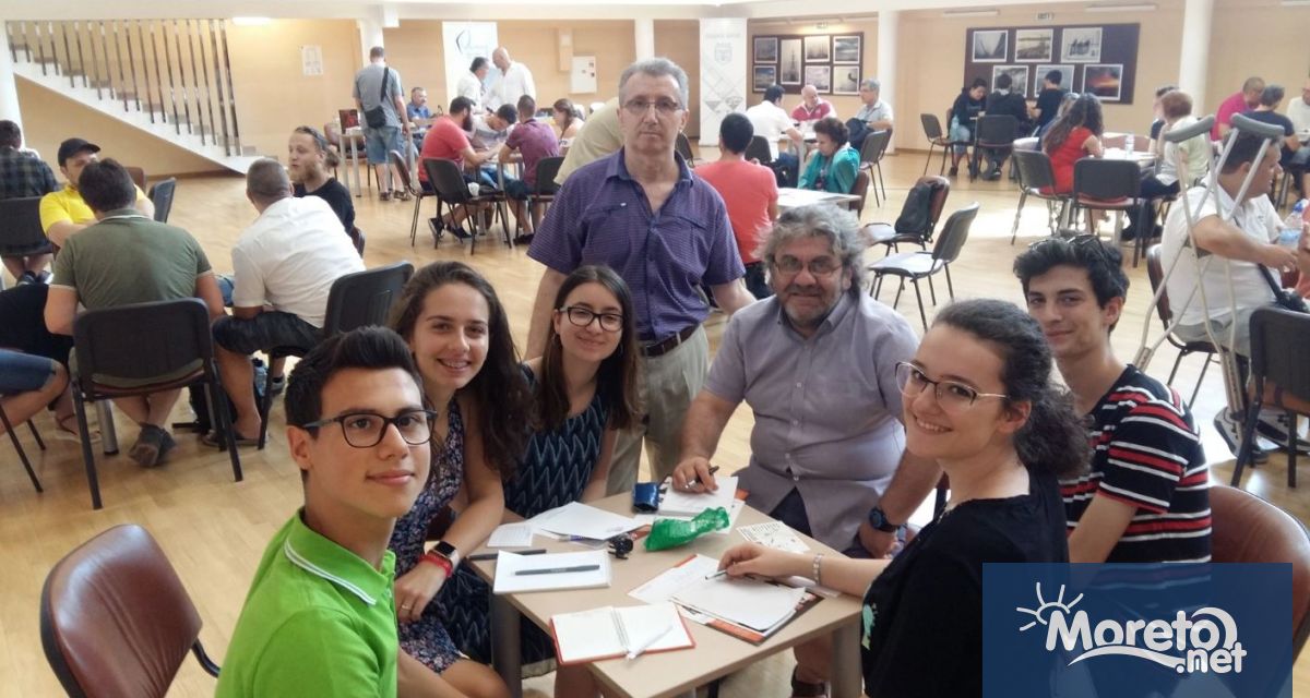 В днешния 11 май от 16 30 часа в Младежкия дом