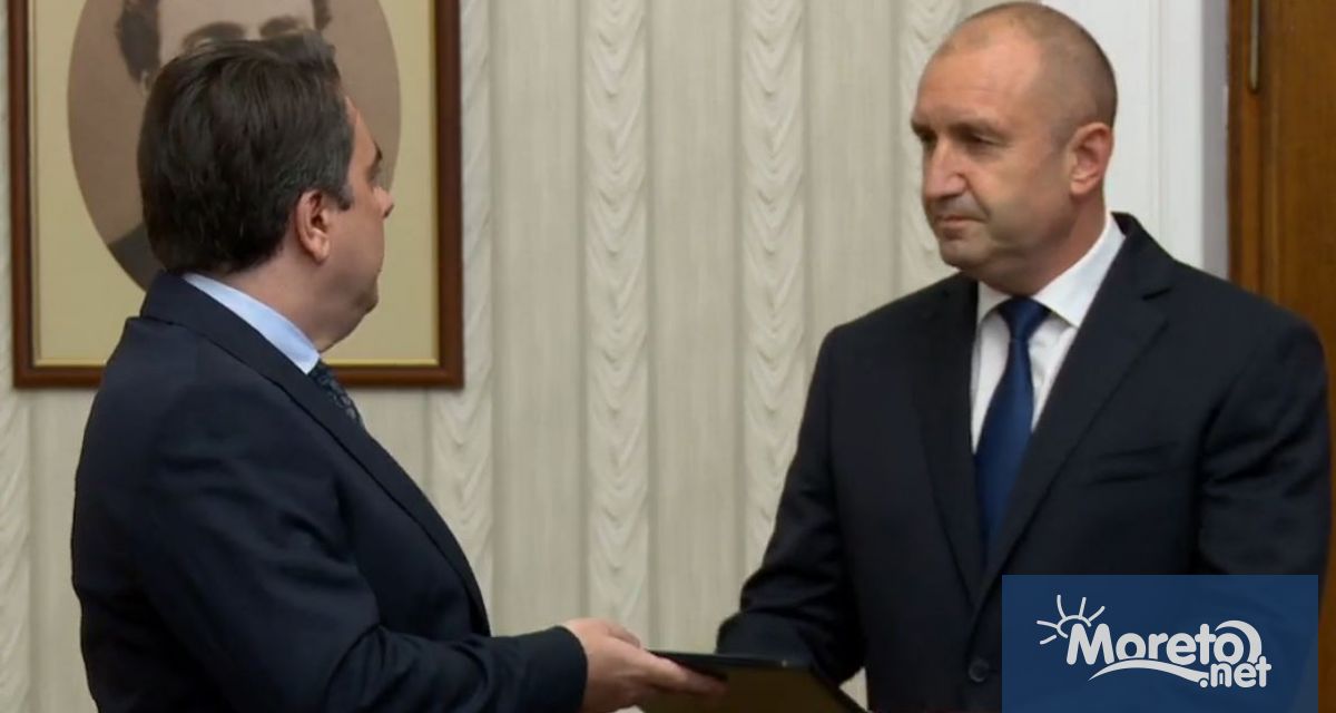 Точно в 17 00 ч президентът Румен Радев прие кандидата за