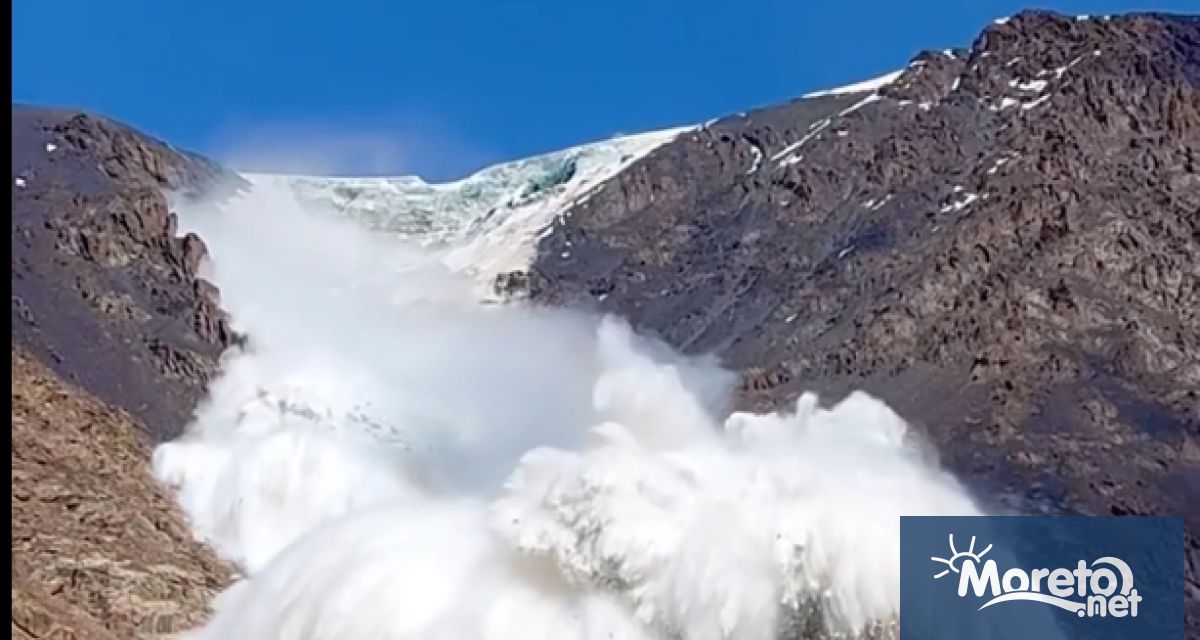 Лавина падна по склоновете на планината Тяншан в Киргизстан По
