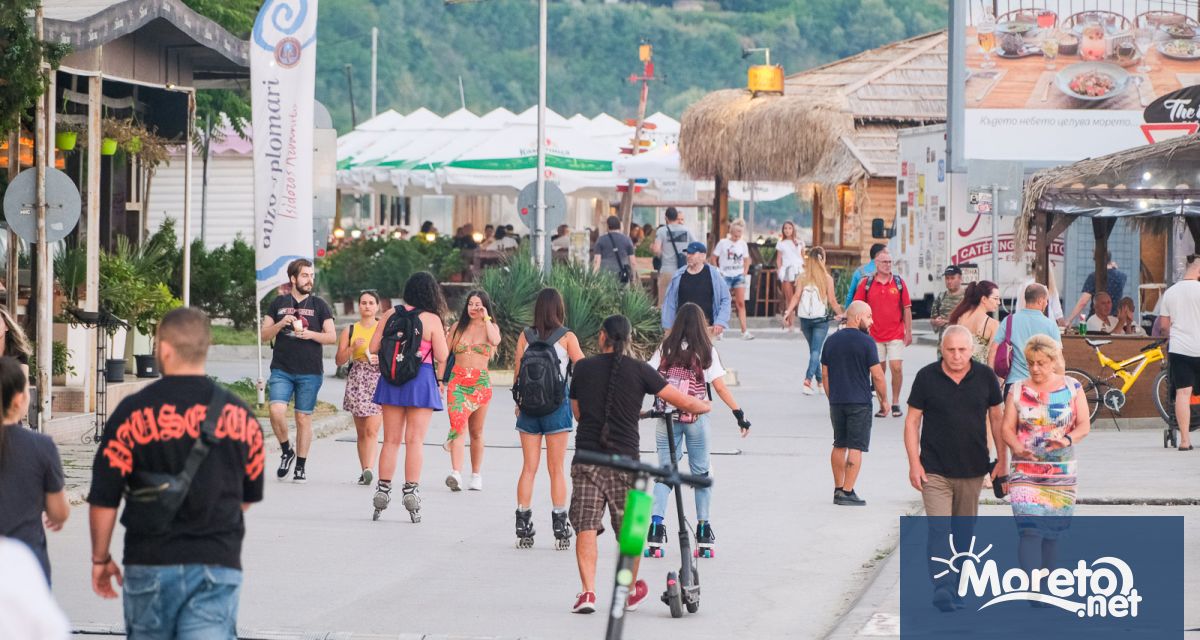 Протест срещу отварянето на крайбрежната алея във Варна за автомобилен