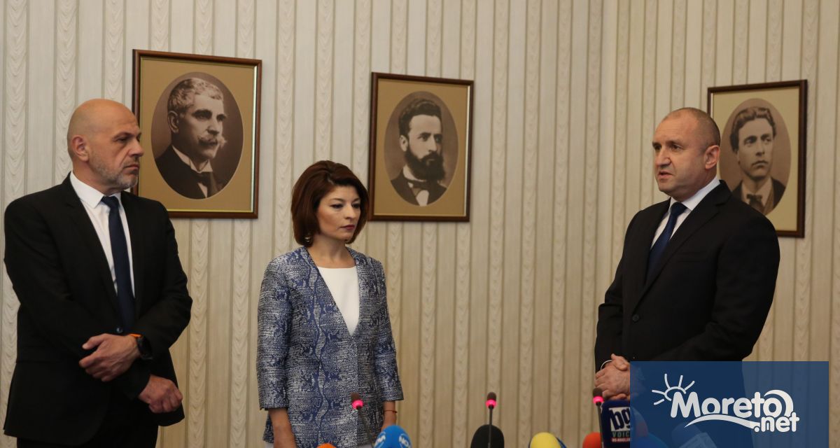 Президентът Румен Радев обяви че ще връчи първия мандат за
