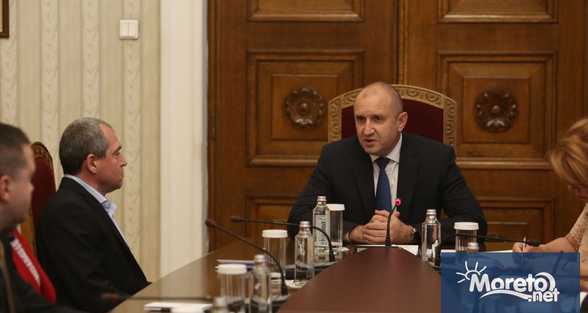 В период на тежки кризи оставянето на страната без парламент