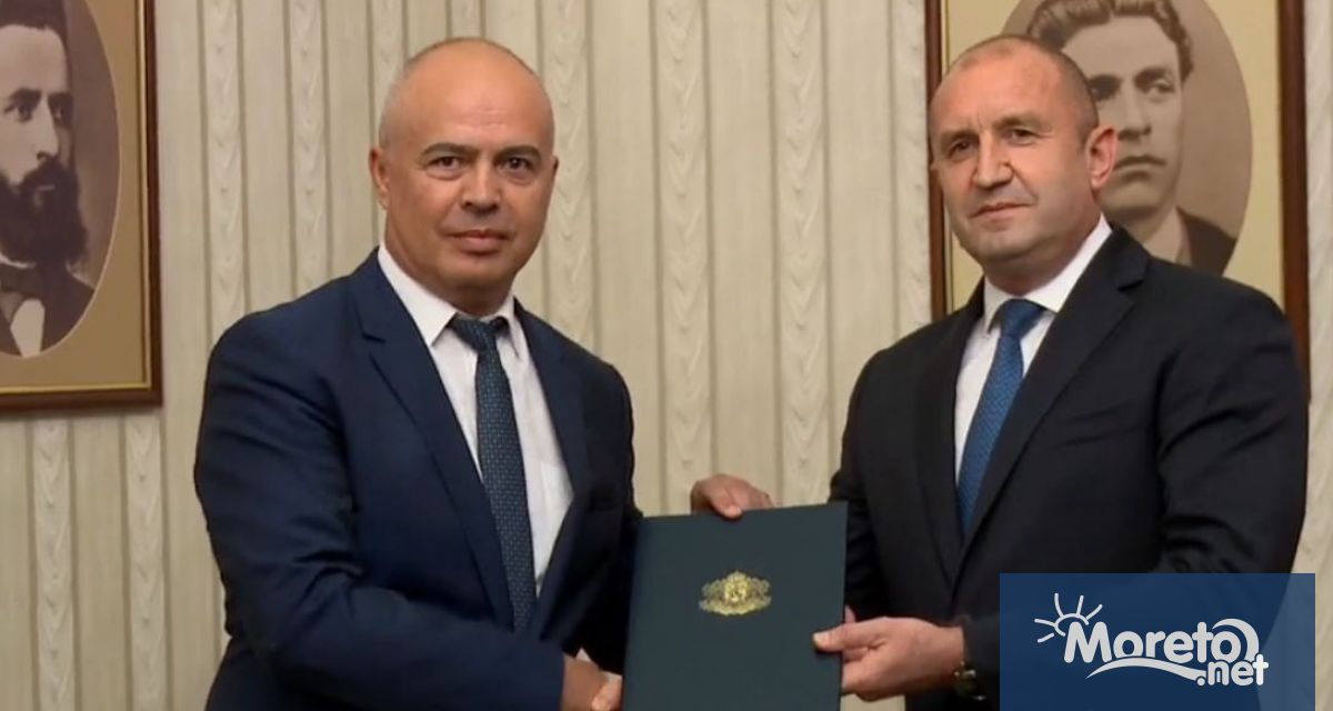 Президентът Румен Радев връчи третия проучвателен мандат за съставяне на