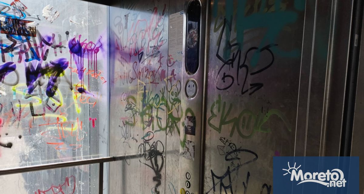 Асансьорите на пасарелките във Варна които минават над бул Левски