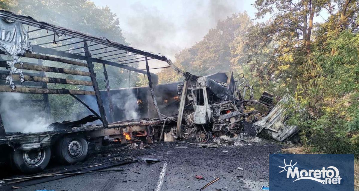 Тежка катастрофа станала рано тази сутрин между два тира затвори