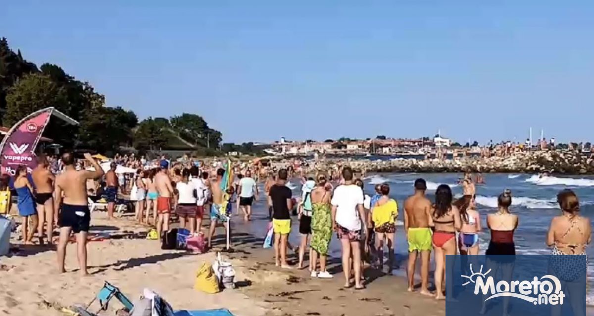 Спасители предотвратиха трагедия с групово удавяне на Южния плаж в