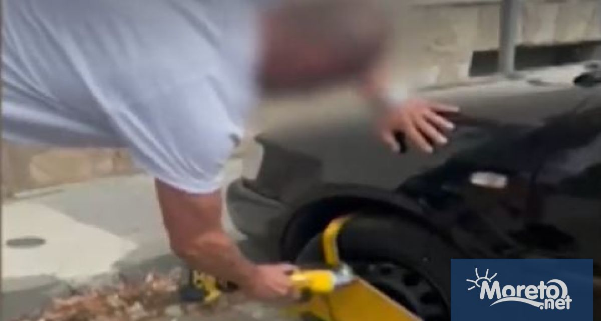 Видео с демонстративно премахване на скоби от автомобил във Враца