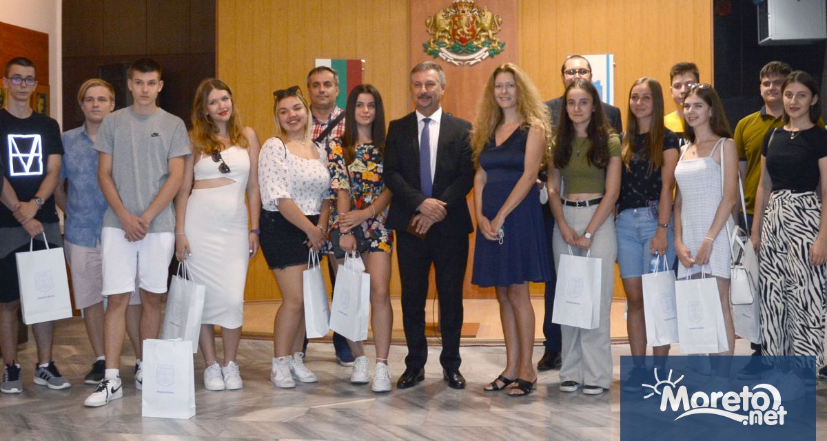 Ученици от румънския град Хунедоара посетиха Община Варна, която е