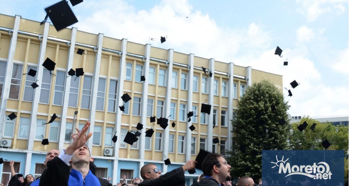 Кметът на Варна Иван Портних награди първенците на випуск 2022