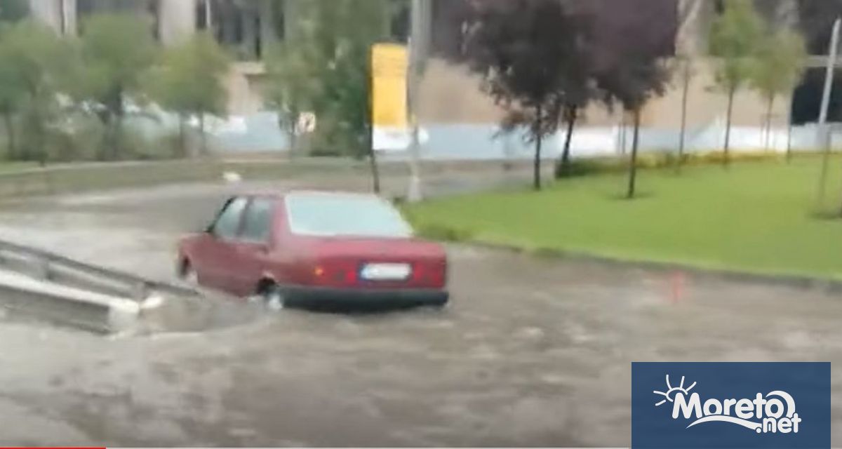 Проливни дъждове засегнаха 17 провинции в Турция Най тежка е ситуацията в