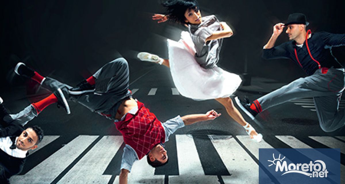 На 20 август Летният театър във Варна посреща спектакъла Летящият