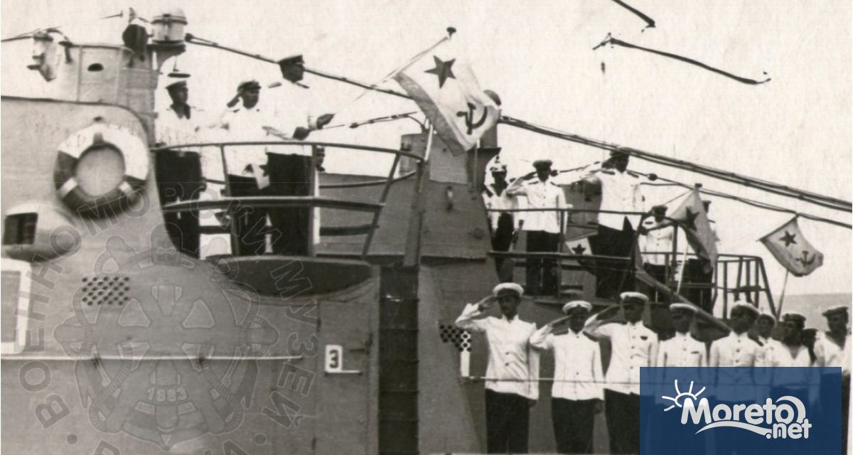 На 18 август 1954 г е създаден дивизион подводници във