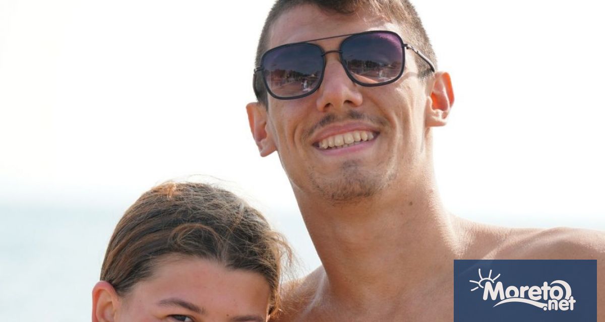 Състезателите на варненския клуб по плувни спортове Астери Александра Вачкова