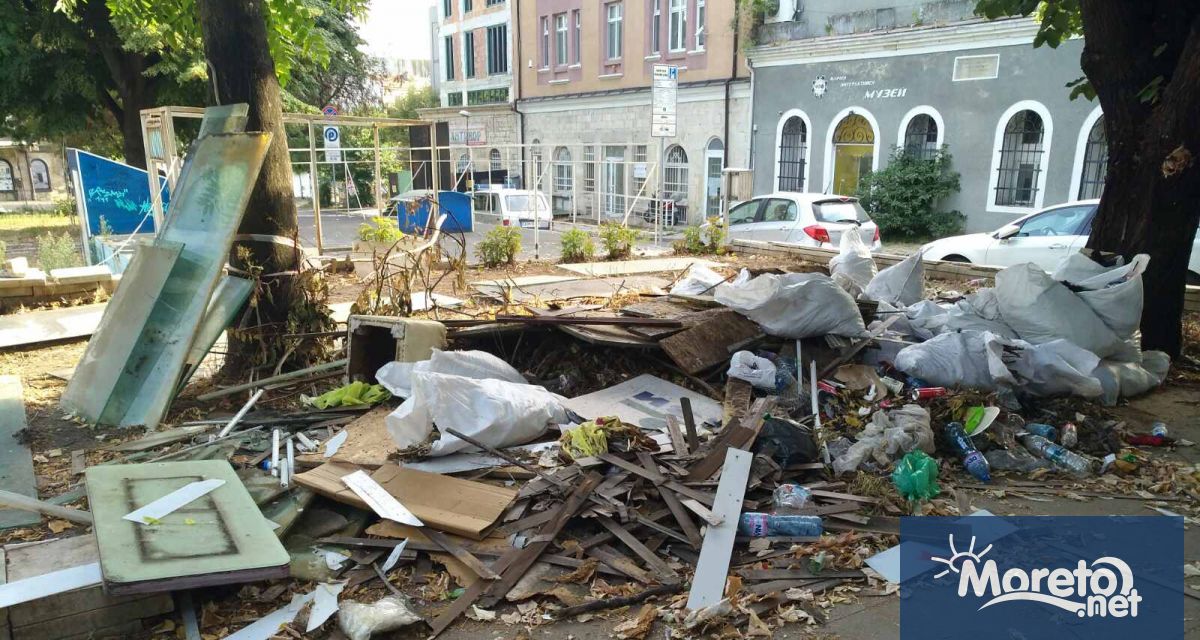 Изхвърлянето на битови производствени или строителни отпадъци в големи количества