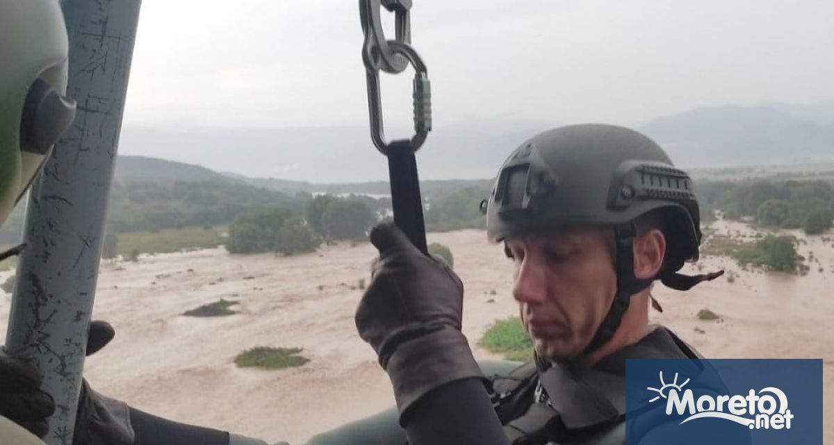Военен хеликоптер Кугар с екипаж от 24 а авиобаза Крумово ще