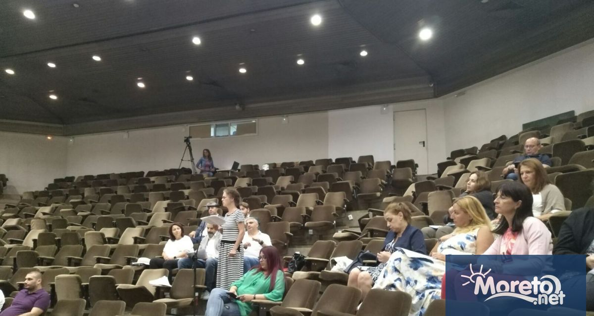 Едва неколцина граждани присъстваха на публичното обсъждане на отчета за