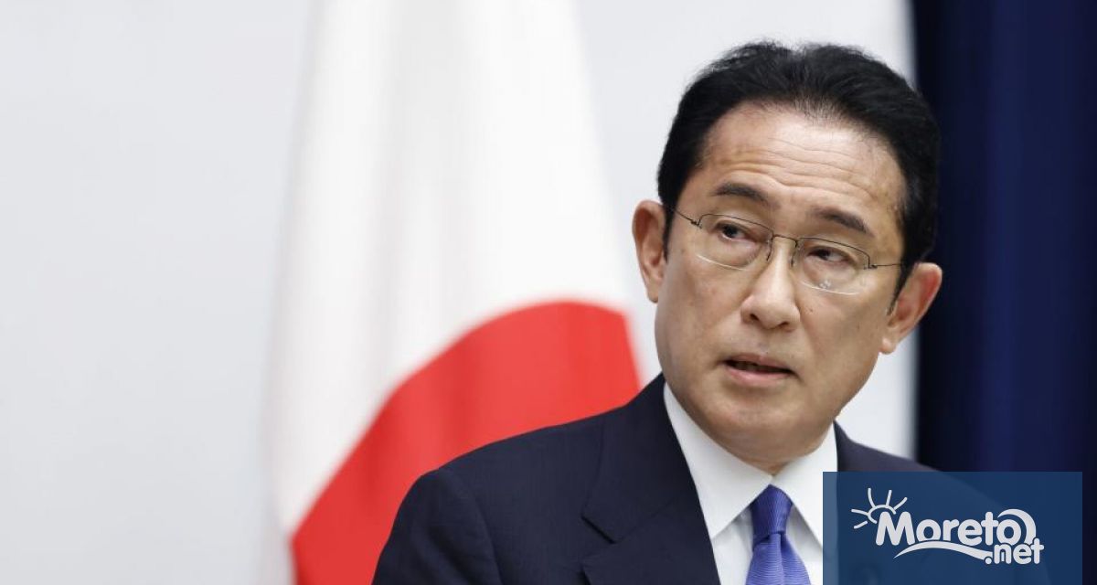 Мъж хвърли както изглежда бомбичка по японския премиер Фумио Кишида