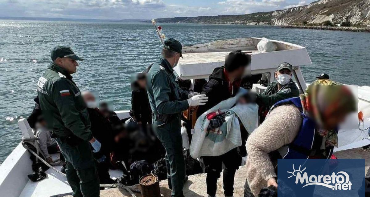 38 души сред които 22 ма мъже 8 жени и 8