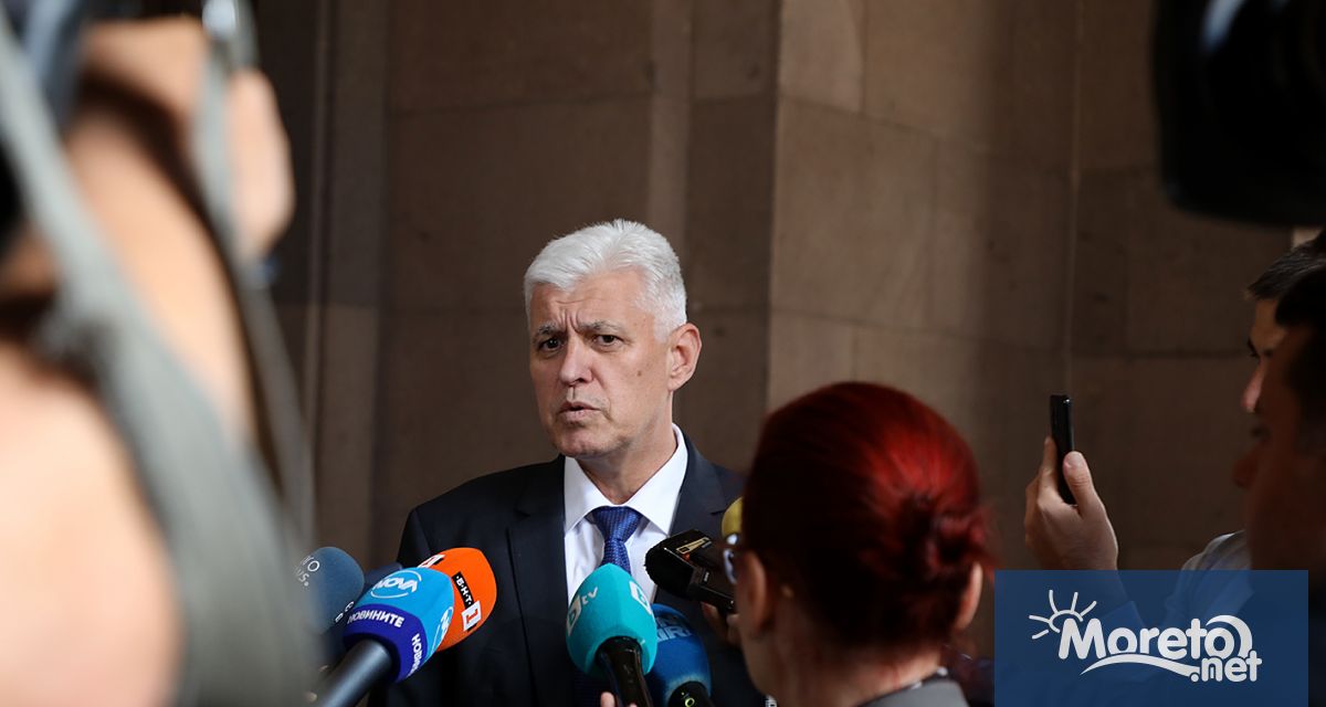 В момента  Българската армия участва в охраната на границата с