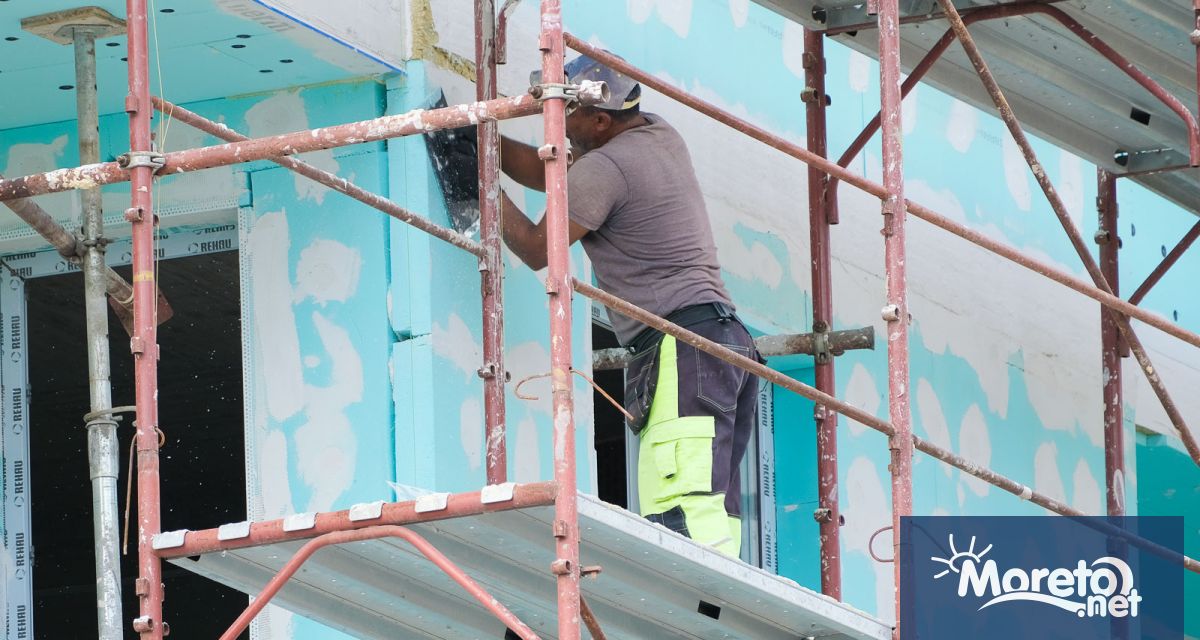 Минималната работна заплата в строителството се повишава от 887 5 лева