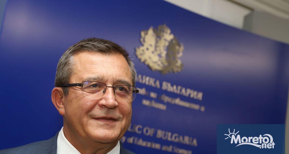 Служебният министър на образованието и науката проф Сашо Пенов отправи