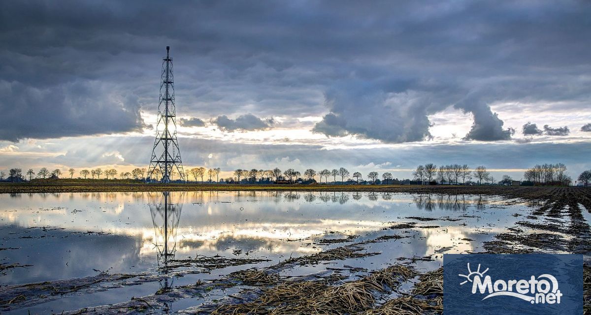 Под осеяните с вятърни мелници блата на Нидерландия се намира