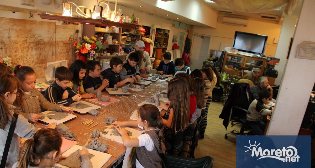 Приемът за предстоящите учебни занятия в школа Дедал е на