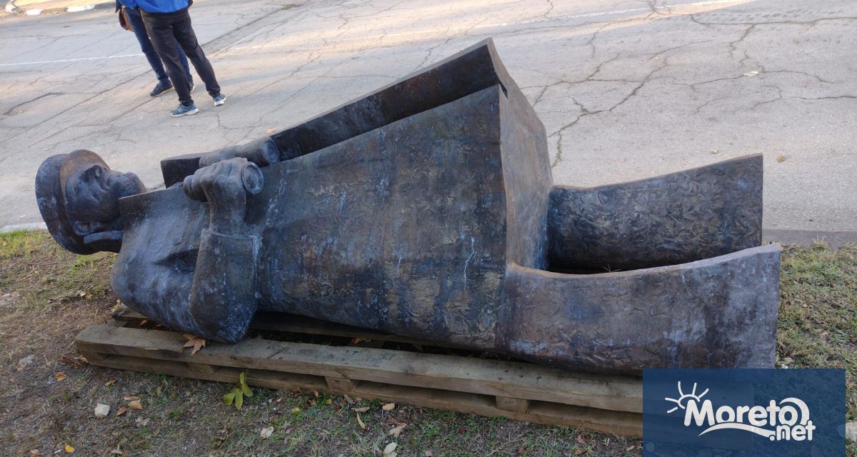 Фигурата на Паметника на моряка вече е отлята и се