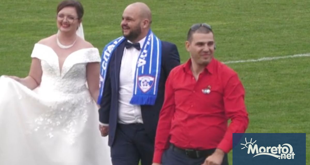 Под бурните аплодисменти на публиката и викове Горчиво младо семейство