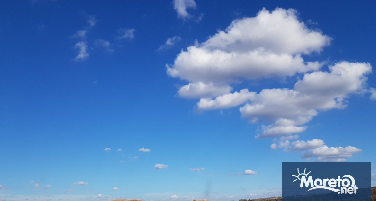 Времето над страната е облачно на места с разкъсана облачност