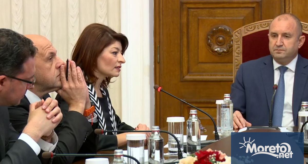 Президентът Румен Радев започна консултациите с парламентарно представените партии преди