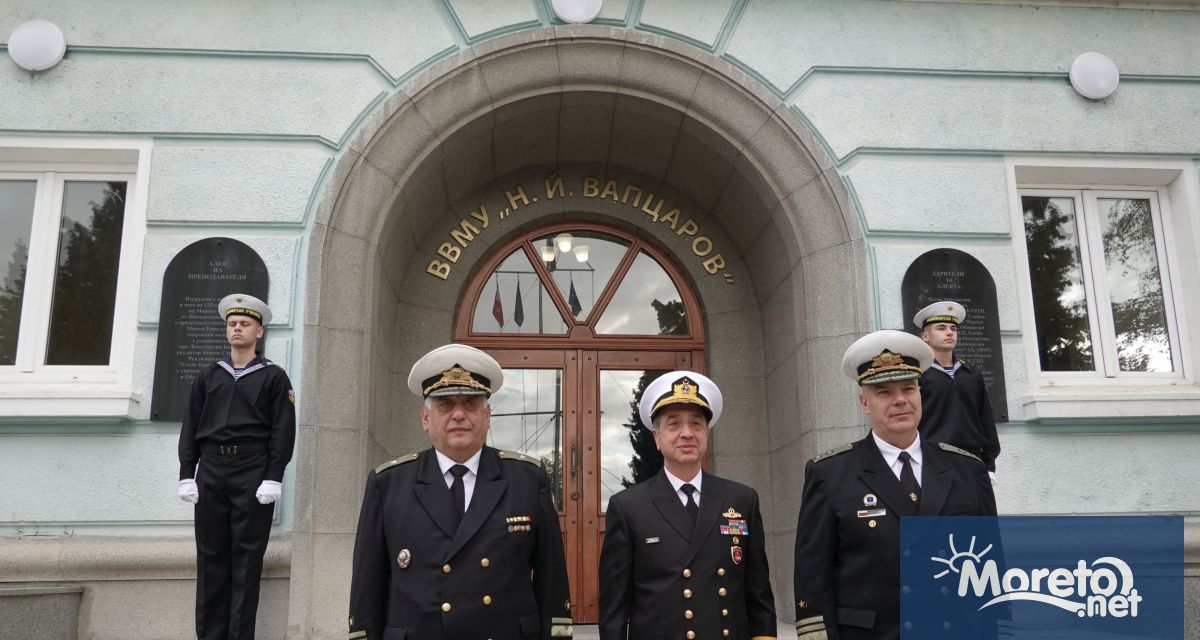 Военна делегация от Турция водена от командващия на Военноморските сили