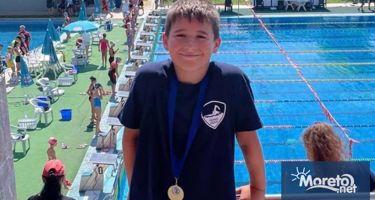 Плуването става негов любим спорт далеч преди да започне да