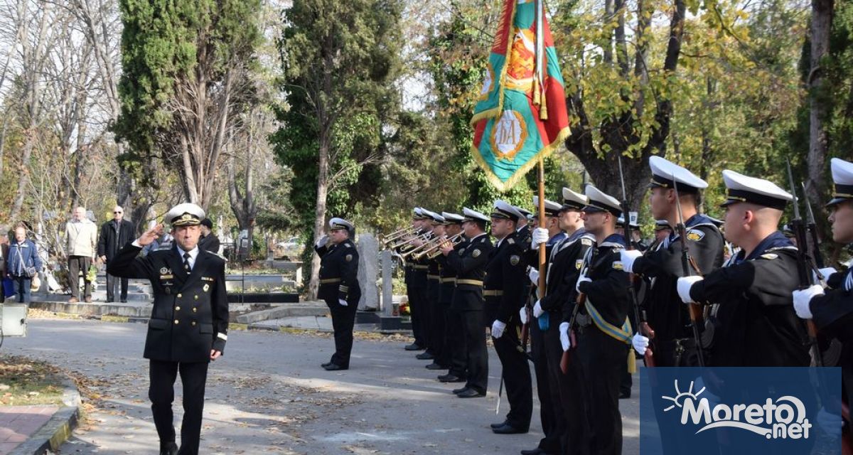 Всяка година на Архангелова (мъжка) задушница Българската армия провежда военни