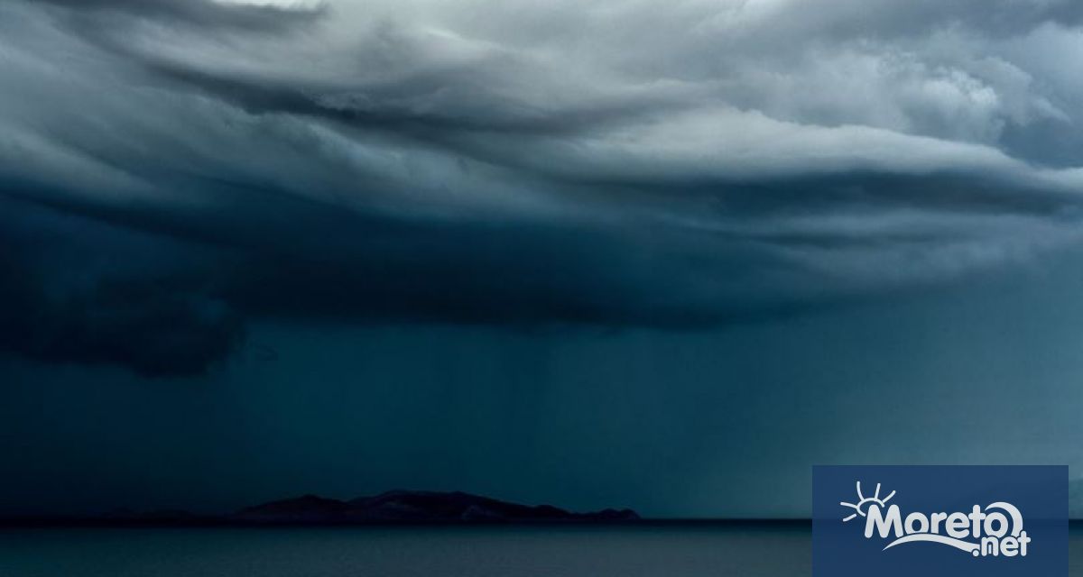 Властите в Гърция предупреждават за опасни наводнени пътища Бурята Ева