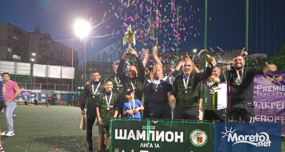 Лидерите в първенствата на Аматьорската минифутболна лига Варна постигнаха победи в