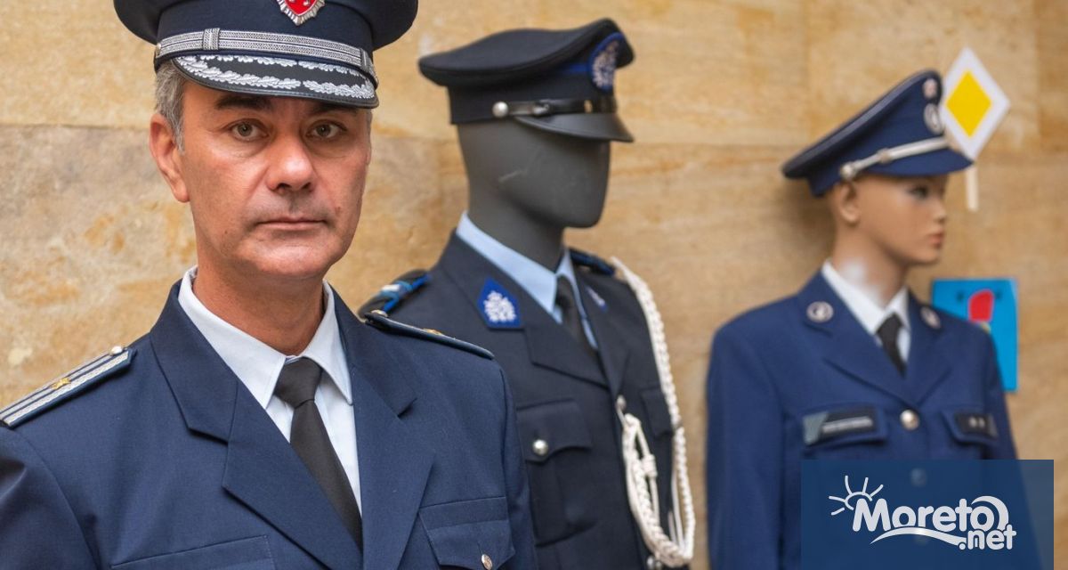 Началникът на полицейски участък Белослав Аврен старши инспектор Румен Антонов подреди