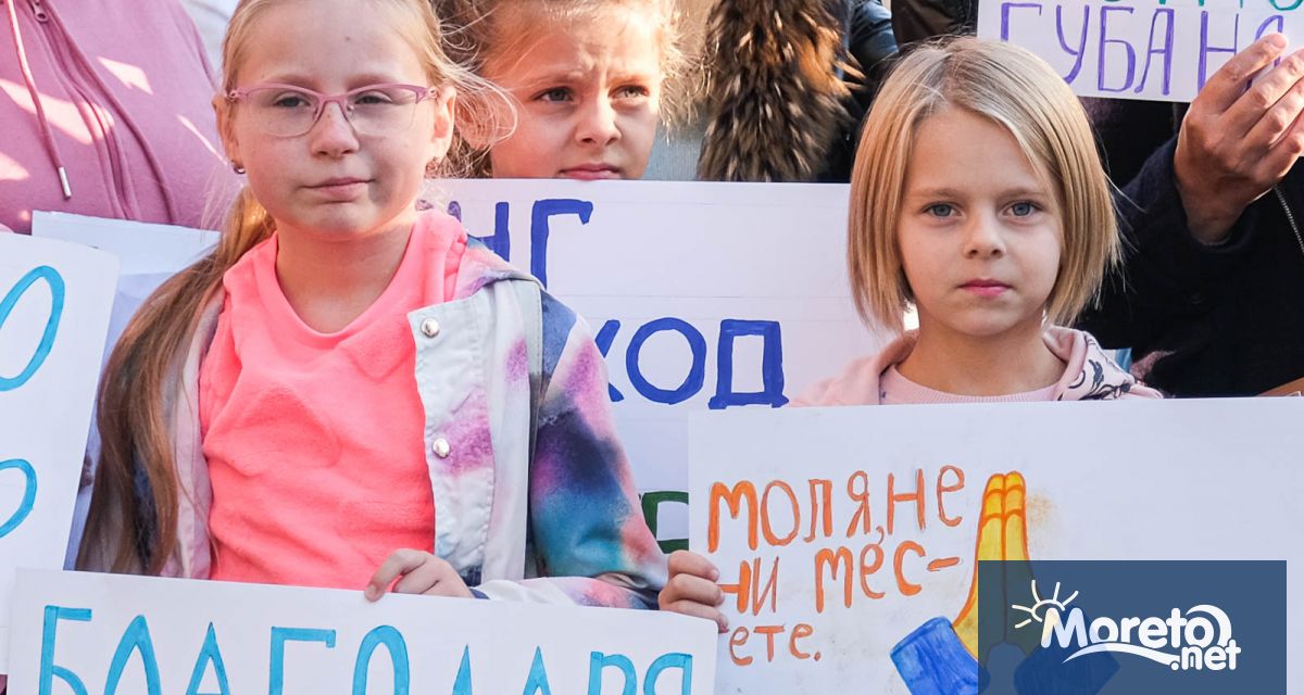 Украинските бежанци ще останат още 4 месеца по местата в