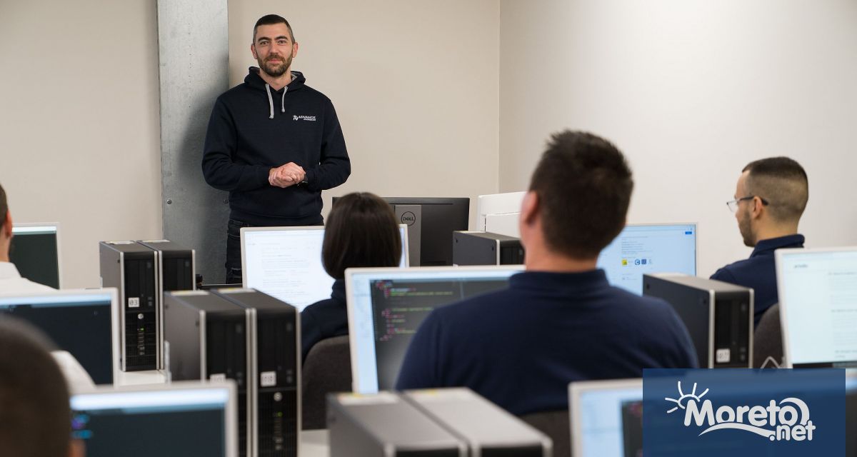 Днес съществуват стотици програмни езици – някои програмни езици добавят