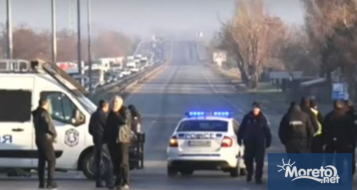 Шофьорът който блъсна полицейски бус и рани тежко полицай е