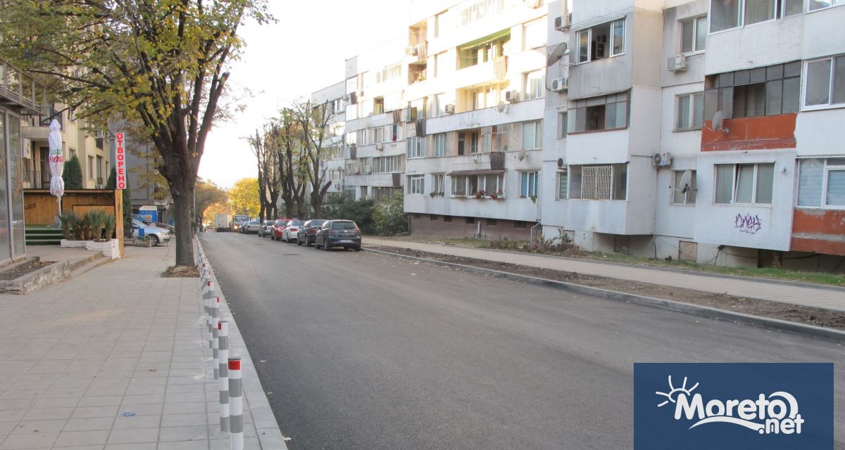 Приключва ремонтът на улица Дубровник в район Приморски съобщиха от