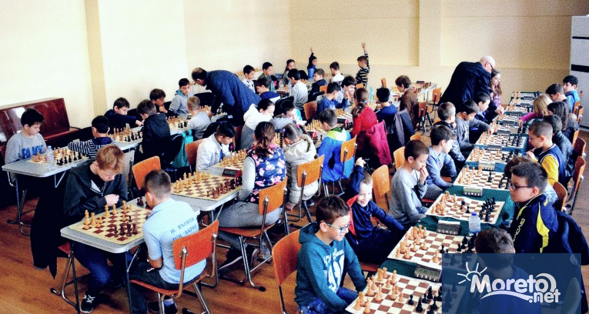 42 деца от 17 варненски училища разделени в две възрастови