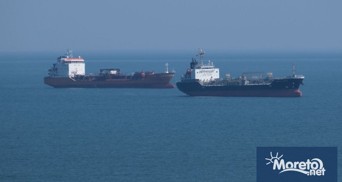 Съединените щати предупреждават за продължаващи атаки срещу търговски кораби в