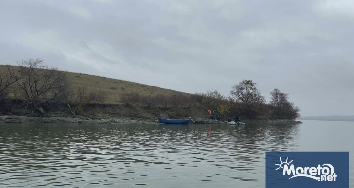 Тяло е изплувало от езерото Мандра край Бургас където изчезнаха