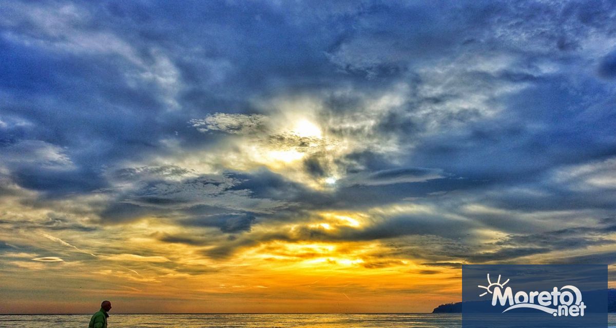 Днес над по голямата част от страната ще бъде предимно облачно