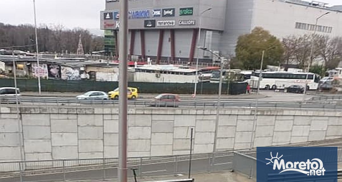 Изоставена кола на натоварен път във Варна стоя непокътната 24